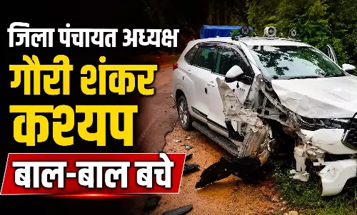 पिकअप की टक्कर से इनोवा क्षतिग्रस्त, जिला पंचायत अध्यक्ष बाल-बाल बचे पिकअप की टक्कर से इनोवा क्षतिग्रस्त, जिला पंचायत अध्यक्ष बाल-बाल बचे