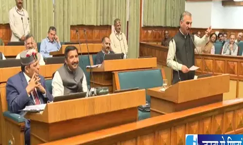 आजादी की लड़ाई पर भिड़े सुक्खू जयराम कांग्रेस बीजेपी में छिड़ी जुबानी जंग