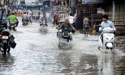मध्य प्रदेश में बारिश का कहर जारी, 17 जिलों में भारी बारिश का अलर्ट जारी