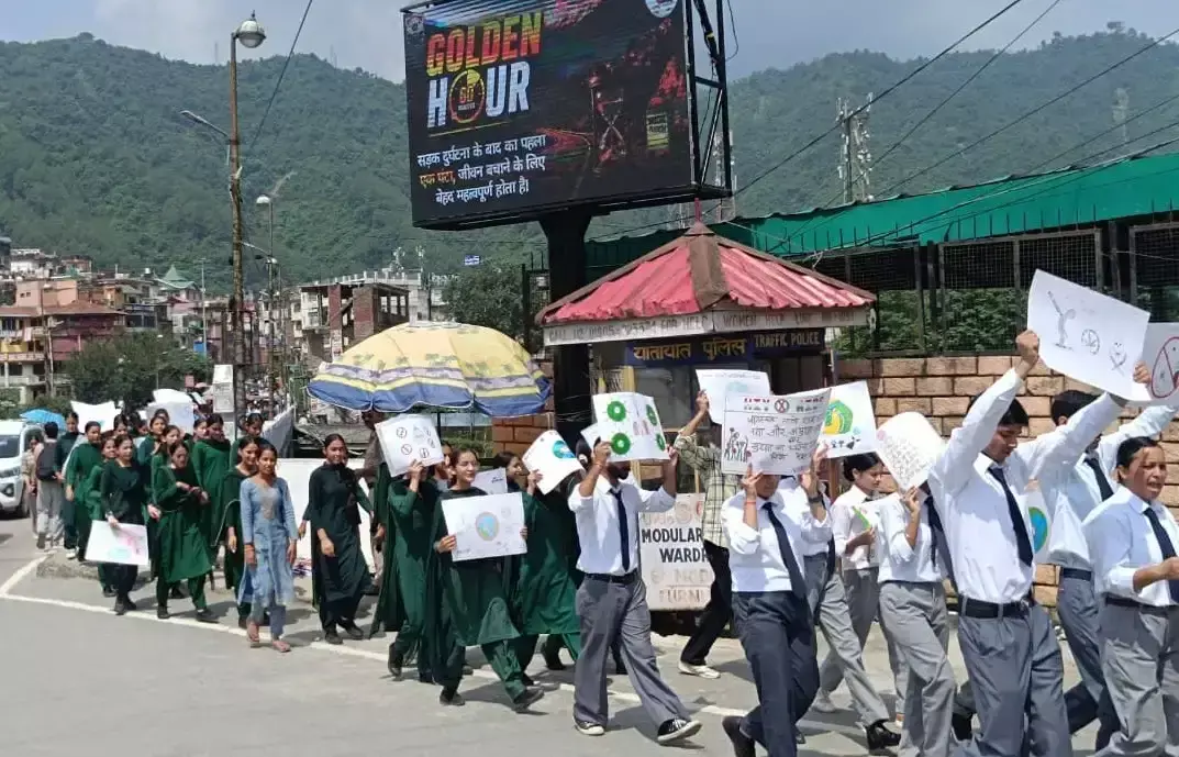 Mandi: आईटीआई मंडी में निकली जागरूकता रैली, नशा मुक्ति और एचआईवी-एड्स पर जोर Mandi: आईटीआई मंडी में निकली जागरूकता रैली, नशा मुक्ति और एचआईवी-एड्स पर जोर