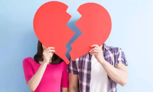ना कॉल ना मैसेज फिर भी खत्म हुआ रिश्ता साइलेंट ब्रेकअप का सच