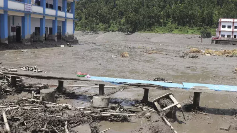नेपाल में हिमनद विस्फोट की चेतावनी: 47 झीलों से बड़ा खतरा नेपाल में हिमनद विस्फोट की चेतावनी: 47 झीलों से बड़ा खतरा