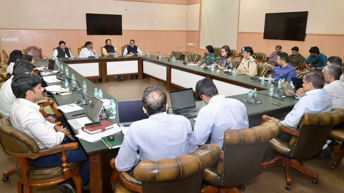 निवेश बढ़ाने की तैयारी: तेलंगाना डिप्टी CM ने दिया रोड शो का संदेश निवेश बढ़ाने की तैयारी: तेलंगाना डिप्टी CM ने दिया रोड शो का संदेश