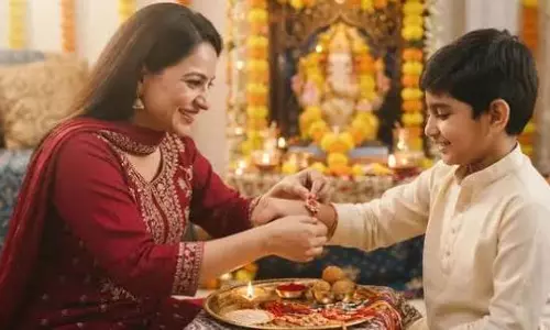 रक्षाबंधन पर राखी बांधते समय पढ़ें ये खास मंत्र