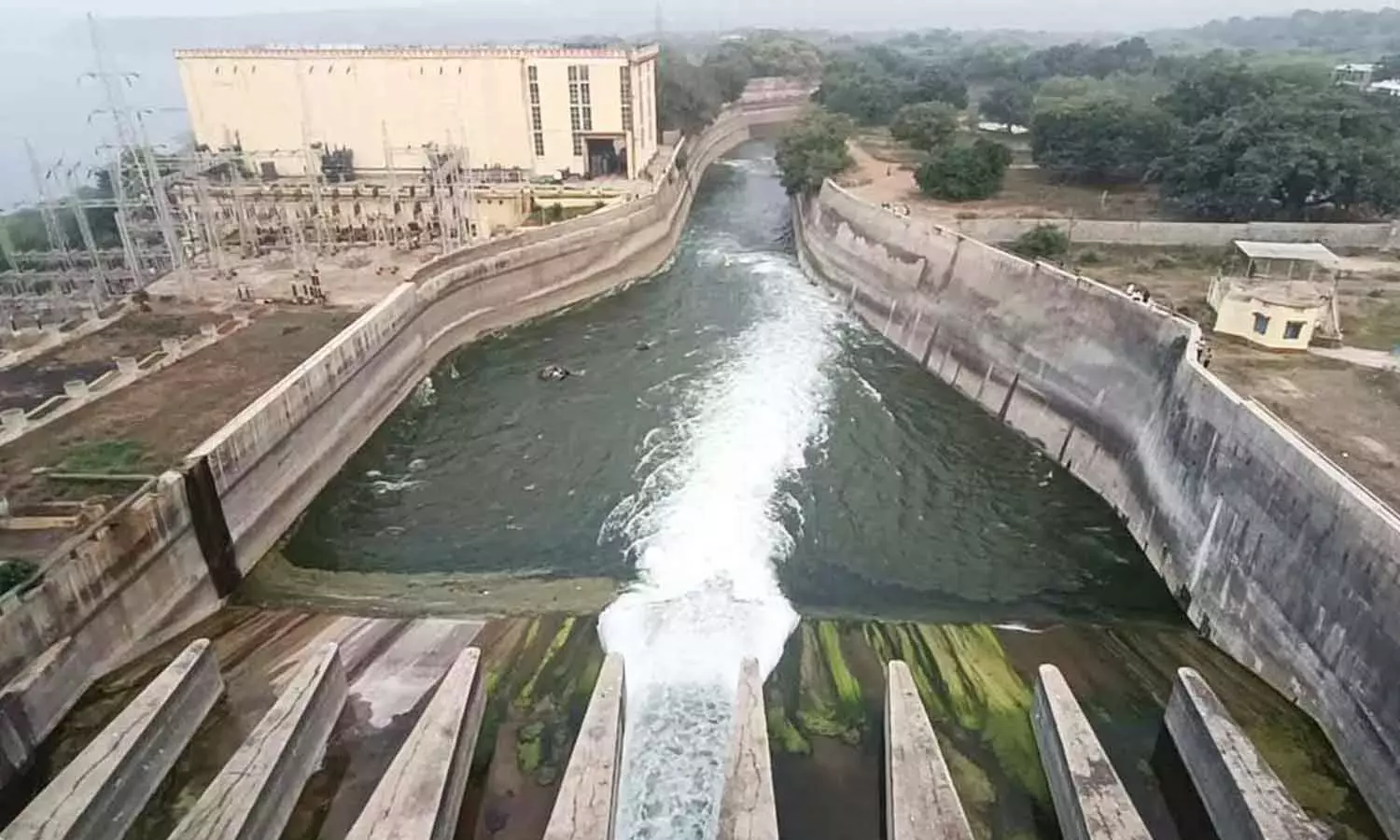 नागार्जुन सागर की दाईं नहर में पीने का पानी छोड़ा गया