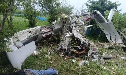 कानपुर में बड़ा हादसा, गंगा बैराज के पास प्रशिक्षण विमान दुर्घटनाग्रस्त