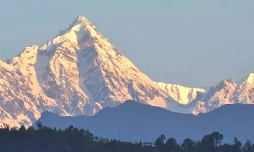 माउंट खांगचेंदज़ोंगा को पवित्र धरोहर घोषित करने की उठी मांग