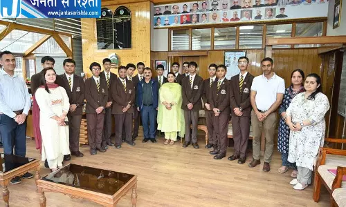 Shimla HPU VC ने बच्चों को इनोवेशन के लिए प्रेरित किया Shimla HPU VC ने बच्चों को इनोवेशन के लिए प्रेरित किया