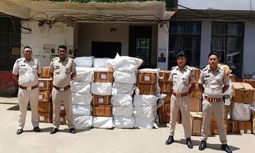 दीमापुर में बड़ी कार्रवाई: 19 हजार से ज्यादा संदिग्ध कफ सिरप जब्त दीमापुर में बड़ी कार्रवाई: 19 हजार से ज्यादा संदिग्ध कफ सिरप जब्त