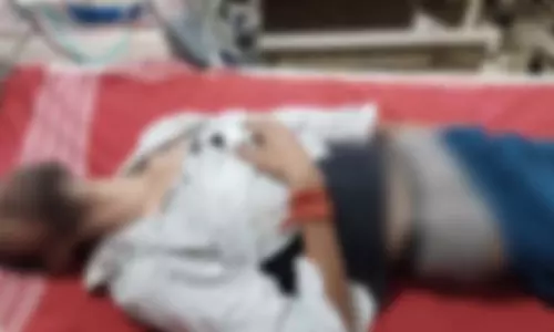 नशा मुक्ति केंद्र में भर्ती युवक ने उठाया खौफनाक कदम, हालत गंभीर रायपुर रेफर नशा मुक्ति केंद्र में भर्ती युवक ने उठाया खौफनाक कदम, हालत गंभीर रायपुर रेफर