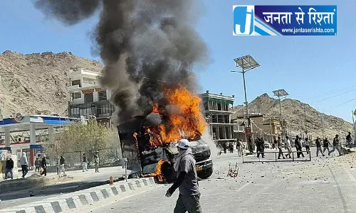 सरकार ने CRPF RAF की 12 कंपनियां तैनात कीं सरकार ने CRPF RAF की 12 कंपनियां तैनात कीं