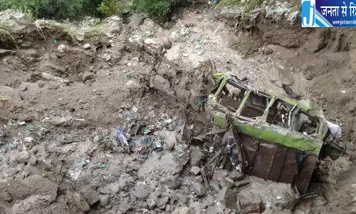 नेपाल बाढ़ के बाद कश्मीर में ग्लेशियल झीलों को लेकर बढ़ी चिंता GLOF के खतरे पर नजर नेपाल बाढ़ के बाद कश्मीर में ग्लेशियल झीलों को लेकर बढ़ी चिंता GLOF के खतरे पर नजर