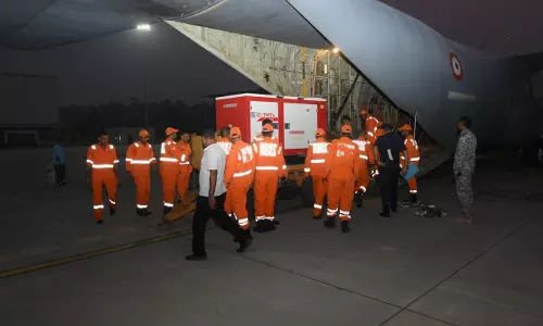 Dehradun: नेपाल में बाढ़ के बाद उत्तराखंड सरकार का बड़ा कदम, नागरिकों के लिए हेल्पलाइन जारी Dehradun: नेपाल में बाढ़ के बाद उत्तराखंड सरकार का बड़ा कदम, नागरिकों के लिए हेल्पलाइन जारी