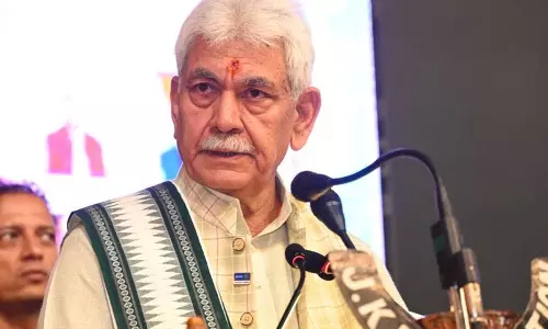 Srinagar सिन्हा ने मेडिकल सुविधाओं को गांवों तक पहुंचाने पर जोर दिया