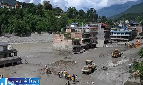 नेपाल बाढ़ में फंसे 80 यात्री सद्गुरु ने परिवारों को दिया भरोसा