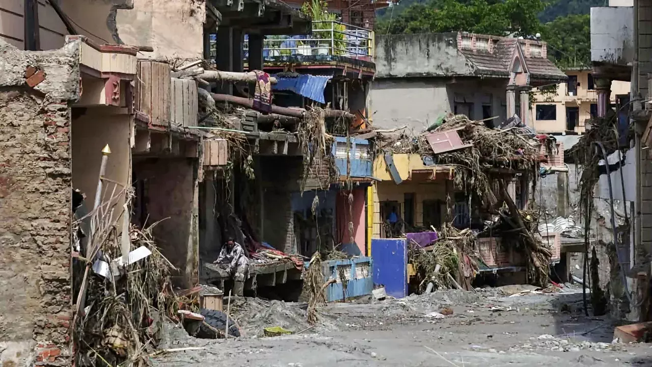 नेपाल में बड़ा संकट: अचानक आई बाढ़ के बाद 300 भारतीय लापता