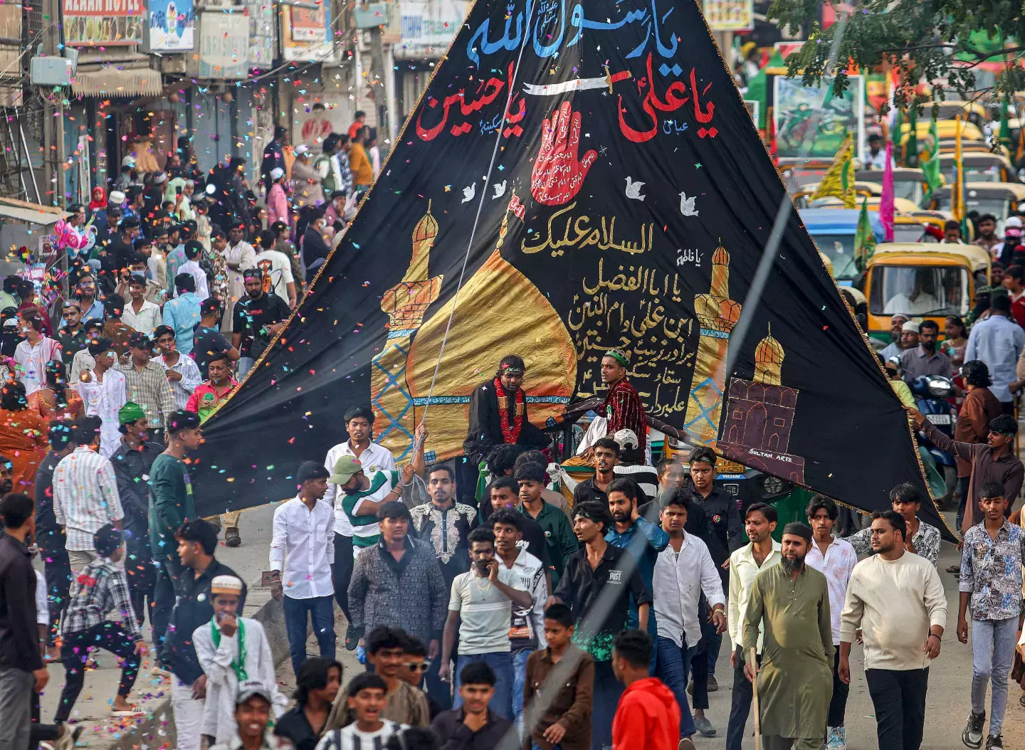 बेंगलुरु ईद-ए-मिलाद झड़प: तीन मामले दर्ज, छह लोग हिरासत में बेंगलुरु ईद-ए-मिलाद झड़प: तीन मामले दर्ज, छह लोग हिरासत में