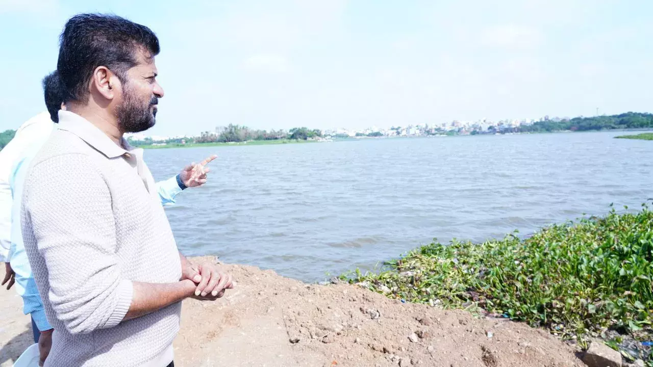 तेलंगाना CM ने किया मीर आलम टैंक के विकास कार्यों का निरीक्षण