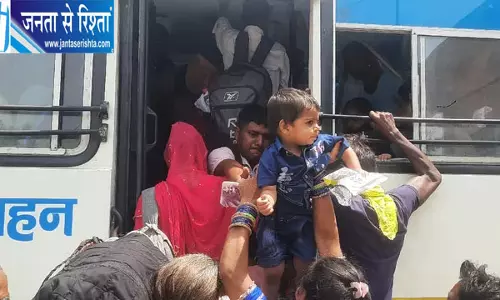 रक्षाबंधन से पहले दादरी बस स्टैंड पर यात्रियों की भीड़ 115 बसों ने लगाए अतिरिक्त फेरे रक्षाबंधन से पहले दादरी बस स्टैंड पर यात्रियों की भीड़ 115 बसों ने लगाए अतिरिक्त फेरे