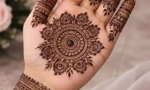 सिंपल और एलिगेंट लुक के लिए ट्राई करें ये मंडला मेहंदी पैटर्न सिंपल और एलिगेंट लुक के लिए ट्राई करें ये मंडला मेहंदी पैटर्न