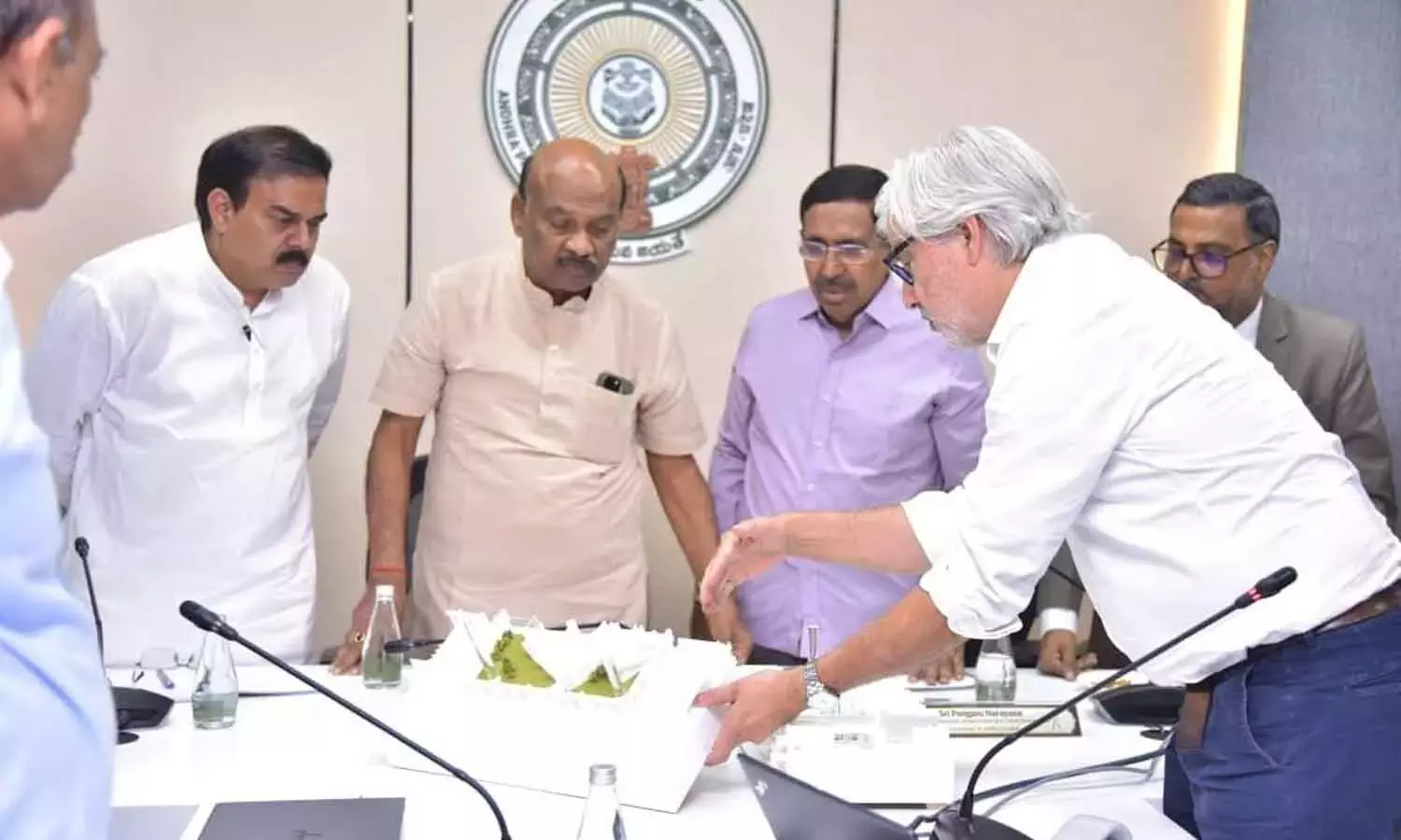 विश्व स्तरीय अमरावती राजधानी सीएम नायडू का दृष्टिकोण: नाडेंडला मनोहर विश्व स्तरीय अमरावती राजधानी सीएम नायडू का दृष्टिकोण: नाडेंडला मनोहर
