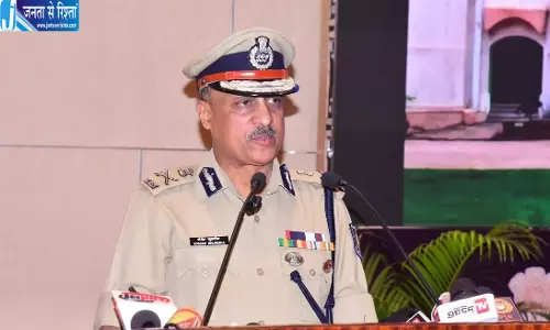 महिला सब-इंस्पेक्टर की बहाली मामले में पूर्व DGP पर अवमानना कार्रवाई महिला सब-इंस्पेक्टर की बहाली मामले में पूर्व DGP पर अवमानना कार्रवाई