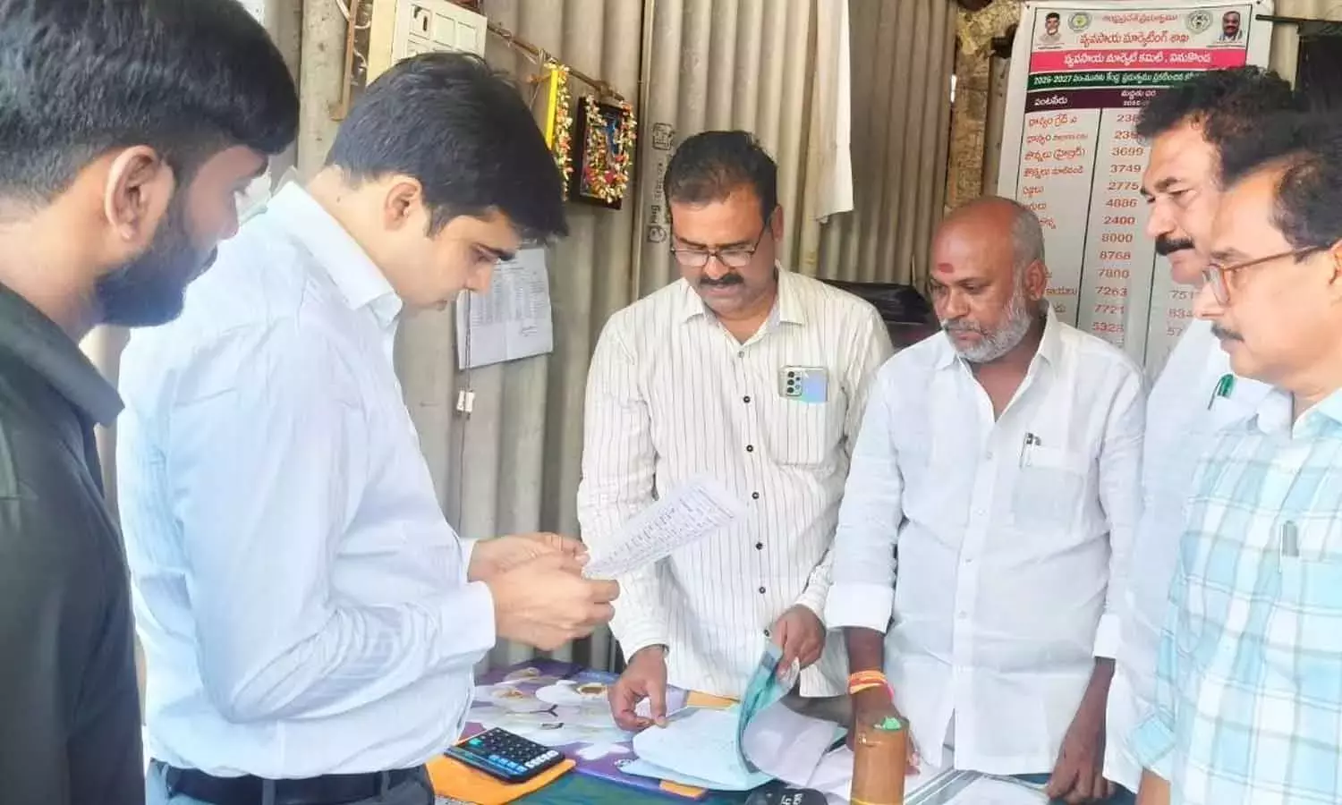 Andhra: ई-ट्रांसपोर्ट परमिट सिस्टम का निरीक्षण किया गया Andhra: ई-ट्रांसपोर्ट परमिट सिस्टम का निरीक्षण किया गया