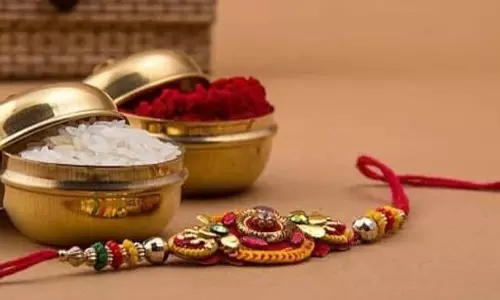 रक्षाबंधन 2026: राखी की थाली में जरूर रखें ये 5 चीजें, जानें महत्व रक्षाबंधन 2026: राखी की थाली में जरूर रखें ये 5 चीजें, जानें महत्व
