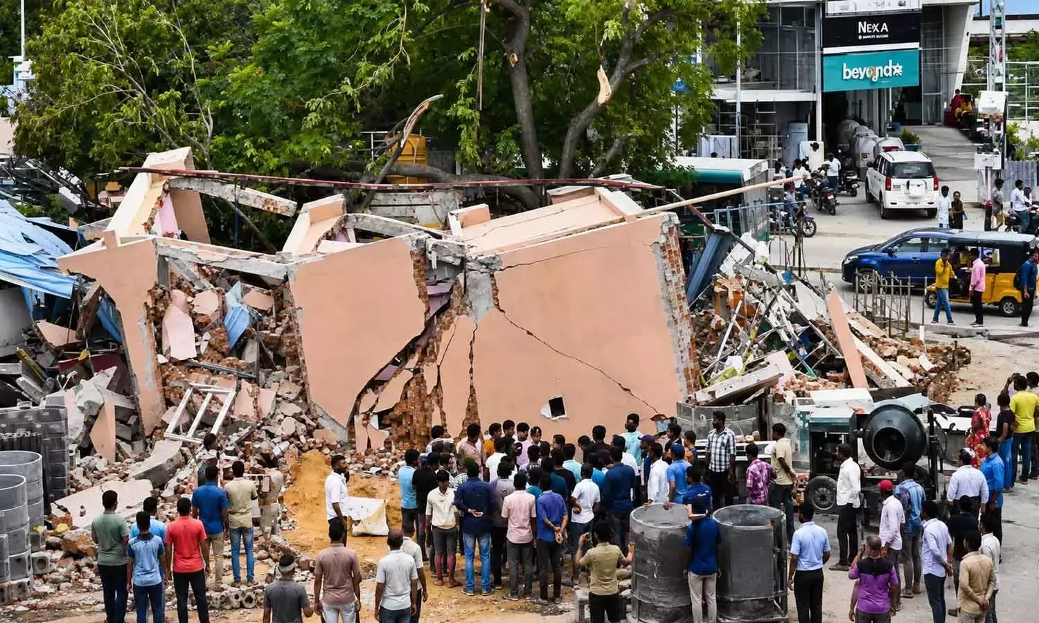 Andhra: तिरुपति में बगल के प्लॉट पर खुदाई के बाद एक इमारत ढह गई, कोई जनहानि नहीं हुई