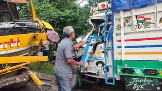 असम: बोकाखाट में बस-मालवाहक की भिड़ंत, तीन जख्मी असम: बोकाखाट में बस-मालवाहक की भिड़ंत, तीन जख्मी