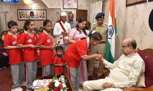 लोक भवन में गूंजा अपनत्व का संदेश, दिव्यांग बच्चों ने राज्यपाल रमेन डेका को बांधा रक्षा सूत्र