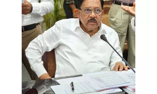 कर्नाटक में सूखे का संकट 635 करोड़ रुपये की राहत राशि जारी कर्नाटक में सूखे का संकट 635 करोड़ रुपये की राहत राशि जारी