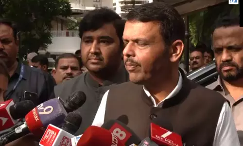 ऑटो टैक्सी चालकों को मराठी सीखने के लिए एक साल का समय देंगे सीएम फडणवीस