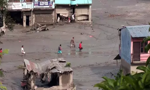बाढ़ में फंसे महाराष्ट्र के पर्यटकों की मिली जानकारी बाढ़ में फंसे महाराष्ट्र के पर्यटकों की मिली जानकारी
