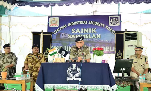 दिल्ली मेट्रो सुरक्षा व्यवस्था का CISF DG ने लिया जायजा दिल्ली मेट्रो सुरक्षा व्यवस्था का CISF DG ने लिया जायजा