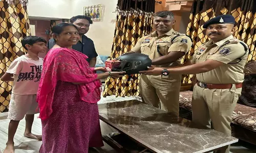 शहीद परिवारों के घर पहुंची रायपुर पुलिस, रक्षाबंधन पर बांधा रक्षा सूत्र