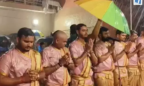 वाराणसी में नेपाल बाढ़ पीड़ितों के लिए मां गंगा की पूजा अर्चना की गई वाराणसी में नेपाल बाढ़ पीड़ितों के लिए मां गंगा की पूजा अर्चना की गई