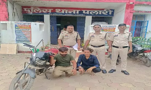 उपसरपंच प्रतिनिधि से मारपीट और मोबाइल लूट, दो आरोपी गिरफ्तार उपसरपंच प्रतिनिधि से मारपीट और मोबाइल लूट, दो आरोपी गिरफ्तार