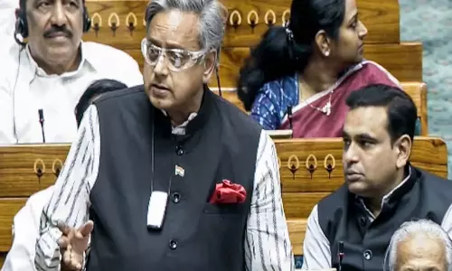 परिसीमन मुद्दे पर थरूर ने मांगा राष्ट्रीय परामर्श परिसीमन मुद्दे पर थरूर ने मांगा राष्ट्रीय परामर्श