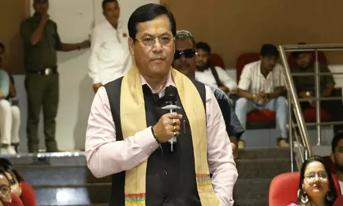 छात्रों से जुड़े केंद्रीय मंत्री सोनोवाल खेल और युवाओं पर हुई चर्चा छात्रों से जुड़े केंद्रीय मंत्री सोनोवाल खेल और युवाओं पर हुई चर्चा