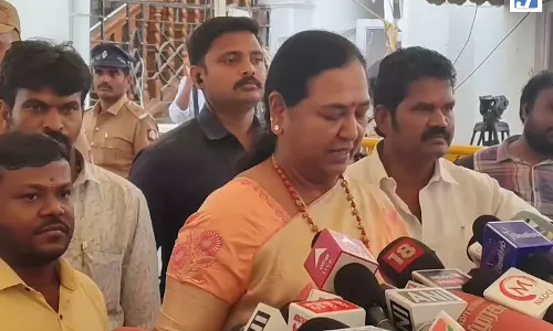विधानसभा में हंगामे पर प्रेमलता विजयकांत का हमला बोली जनता के मुद्दों पर हो चर्चा विधानसभा में हंगामे पर प्रेमलता विजयकांत का हमला बोली जनता के मुद्दों पर हो चर्चा