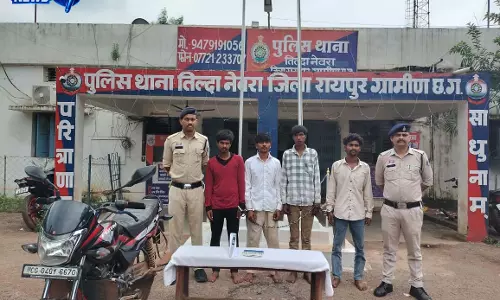 चाकू की नोक पर ट्रक चालक से लूट, चार आरोपी गिरफ्तार चाकू की नोक पर ट्रक चालक से लूट, चार आरोपी गिरफ्तार