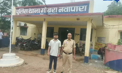 जिम के सामने स्कूटी की डिक्की से धारदार हंसुआ बरामद, आरोपी गिरफ्तार जिम के सामने स्कूटी की डिक्की से धारदार हंसुआ बरामद, आरोपी गिरफ्तार