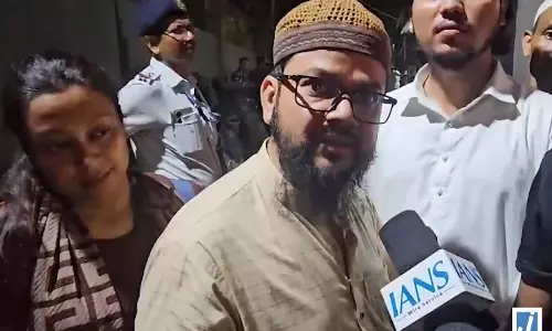 TMC का होर्डिंग हटाने पर विवाद भाजपा डरी हुई है बोले विधायक कासेम सिद्दीकी TMC का होर्डिंग हटाने पर विवाद भाजपा डरी हुई है बोले विधायक कासेम सिद्दीकी
