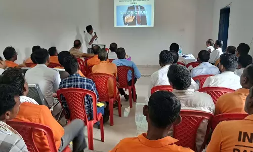 रायपुर रेल मंडल में ट्रेनों के सुरक्षित परिचालन को लेकर तिल्दा-नेवरा स्टेशन में संरक्षा सेमिनार का आयोजन किया गया रायपुर रेल मंडल में ट्रेनों के सुरक्षित परिचालन को लेकर तिल्दा-नेवरा स्टेशन में संरक्षा सेमिनार का आयोजन किया गया
