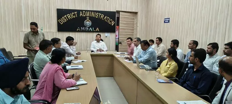 अंबाला के DC ने अधिकारियों से मिलकर प्रयास करने को कहा। अंबाला के DC ने अधिकारियों से मिलकर प्रयास करने को कहा।