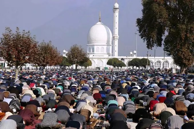 Jammu: ईद-ए-मिलाद-उन-नबी पर जम्मू-कश्मीर में उमड़ा उल्लास, धार्मिक कार्यक्रमों की धूम Jammu: ईद-ए-मिलाद-उन-नबी पर जम्मू-कश्मीर में उमड़ा उल्लास, धार्मिक कार्यक्रमों की धूम