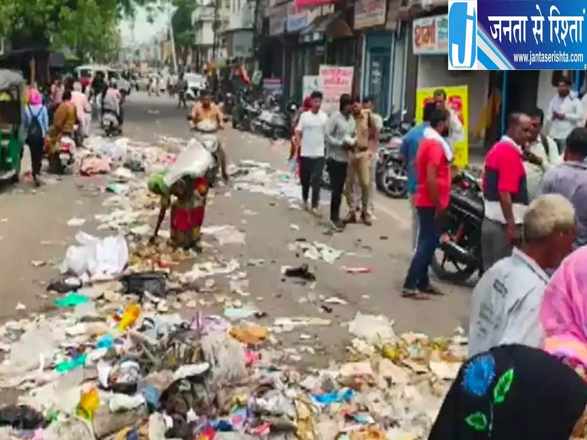 हरियाणा में गंदगी का संकट बढ़ा सड़कों पर लगे कचरे के ढेर हरियाणा में गंदगी का संकट बढ़ा सड़कों पर लगे कचरे के ढेर