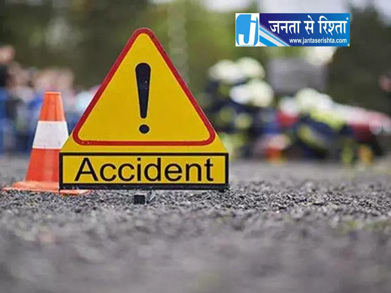 दिल्ली कैंट में ट्रक बस टक्कर 4 घायल दिल्ली कैंट में ट्रक बस टक्कर 4 घायल