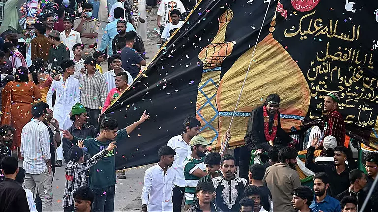 बसवनगुडी में ईद मिलाद जुलूस के दौरान झड़प, आठ लोग हिरासत में बसवनगुडी में ईद मिलाद जुलूस के दौरान झड़प, आठ लोग हिरासत में